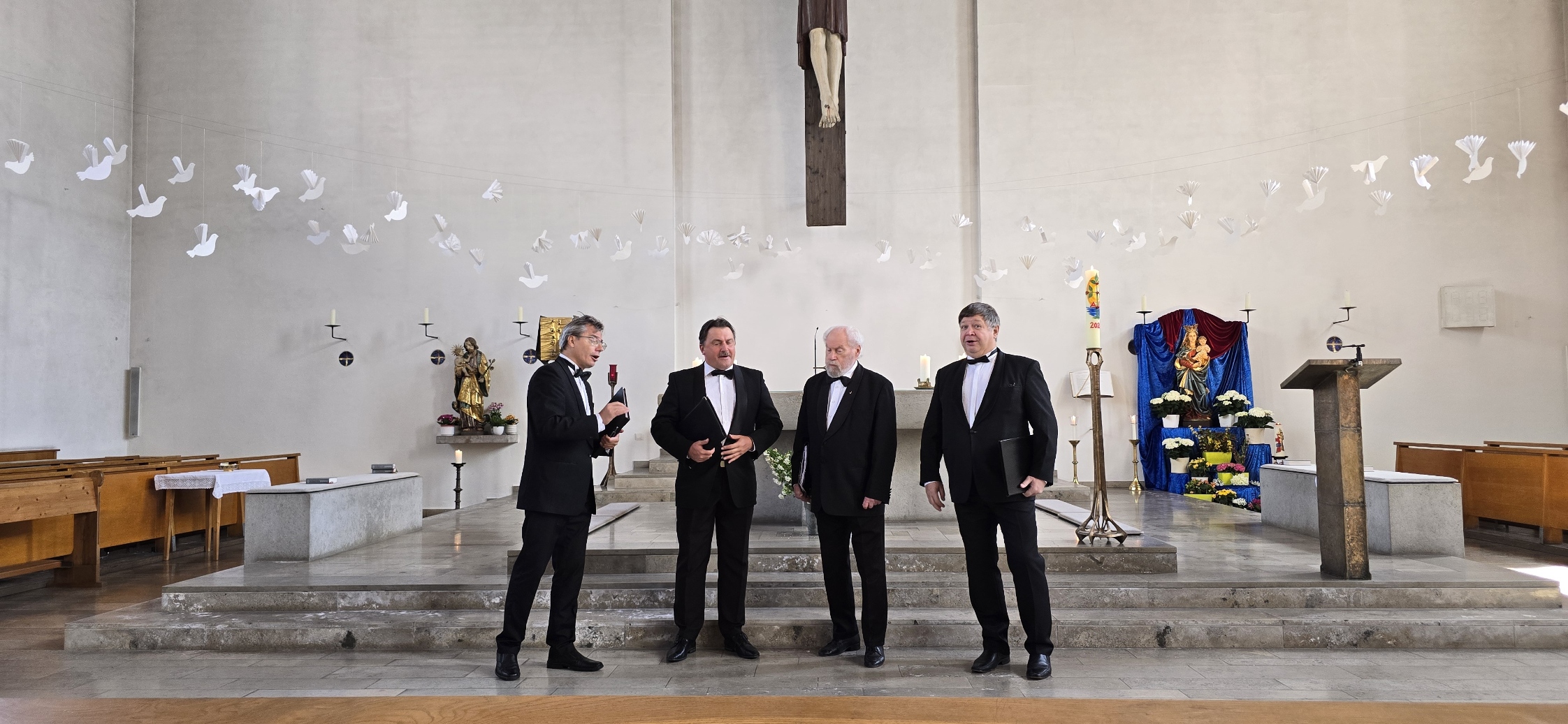 Die vier Künstler Viktor Smirnow, Wladimir Matygulin, Felix Zaretski und Alexej Buzakin begeisterten mit ihrer eminenten Sangeskunst