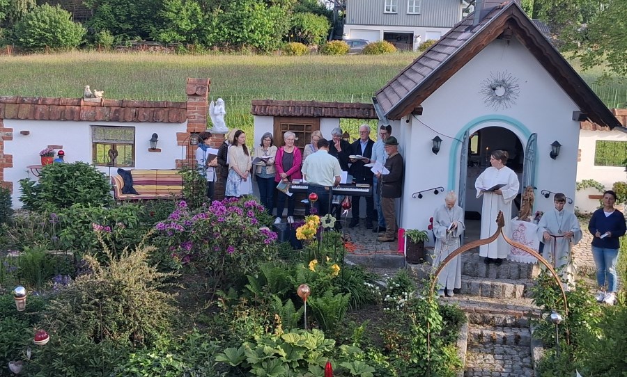 Neufraunhofen Maiandacht Pfarrgemeinderat