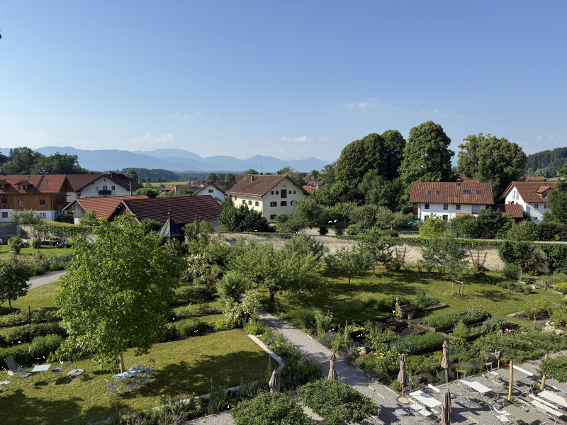 Blick aus dem Kloster Beuerberg Richtung Alpen
