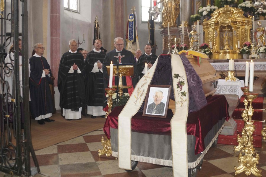 Domkapitular Msgr. Dr. Thomas Frauenlob (vorne)  mit Erzabt Korbinian Birnbacher OSB, Kolping-Diözesanpräses Domvikar Christoph Wittmann, Pfarrer G.R. Martin Klein und Diakon Johann Schmidt
