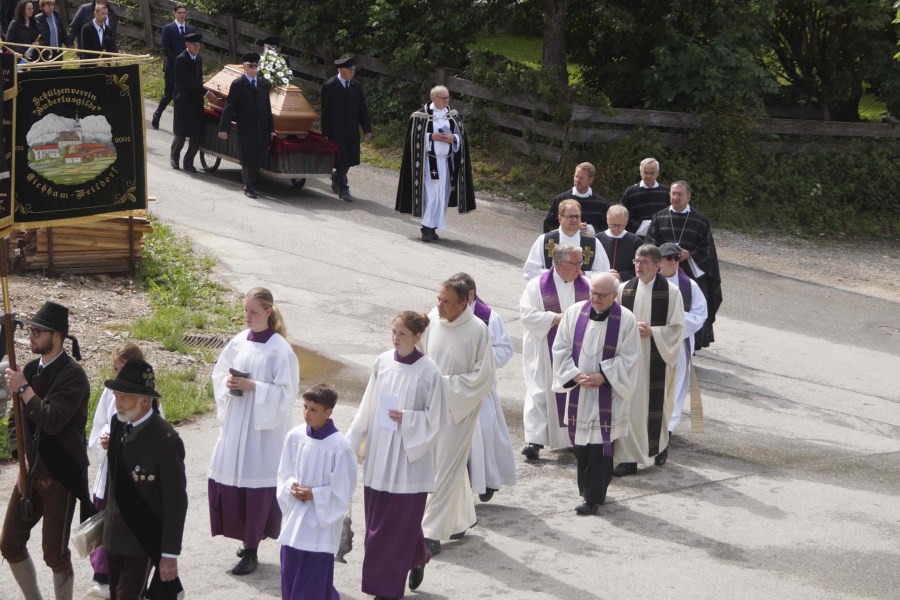 Viele Kirchliche Vertreter aus der Umgebung kamen zum Begräbnis von Pfarrer Horst Kreß