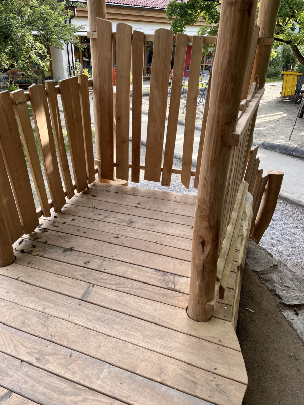 Der neue alte Spielhügel im Kindergarten St. Hildegard