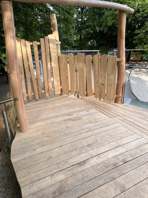 Der neue alte Spielhügel im Kindergarten St. Hildegard