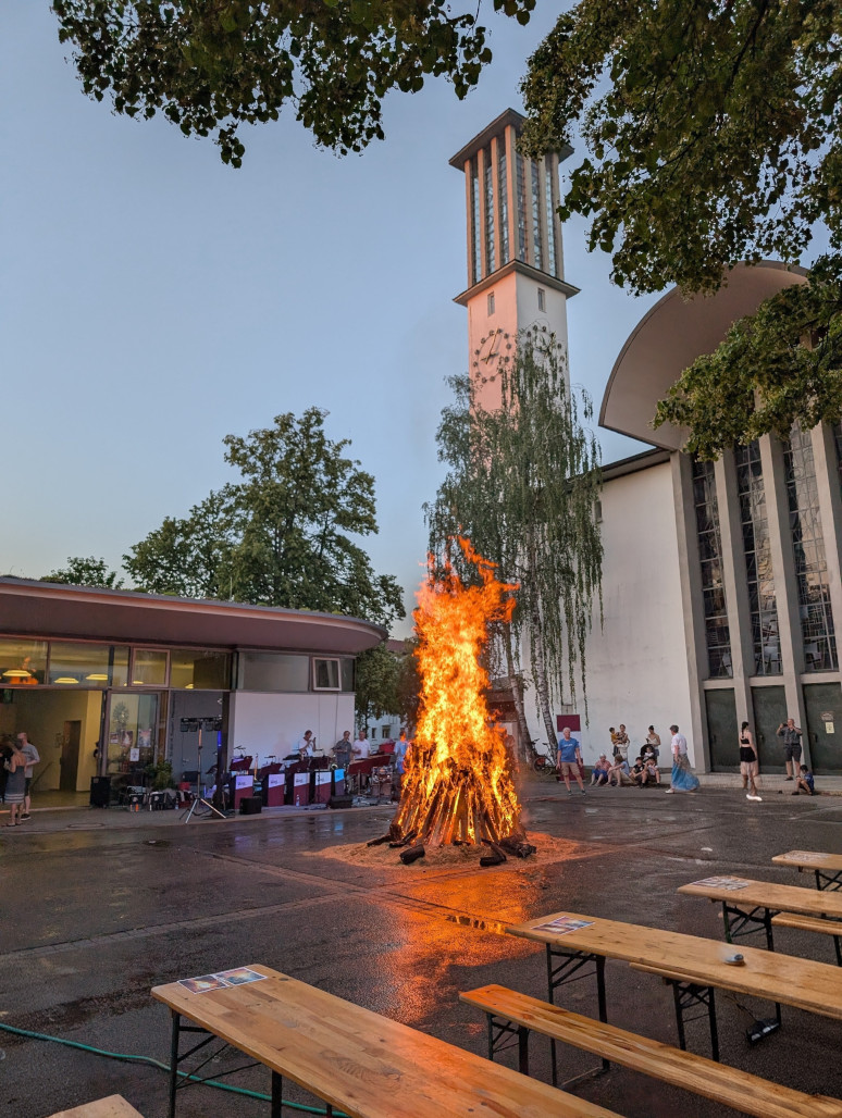 Johannisfeuer Zu den Hl. Engeln