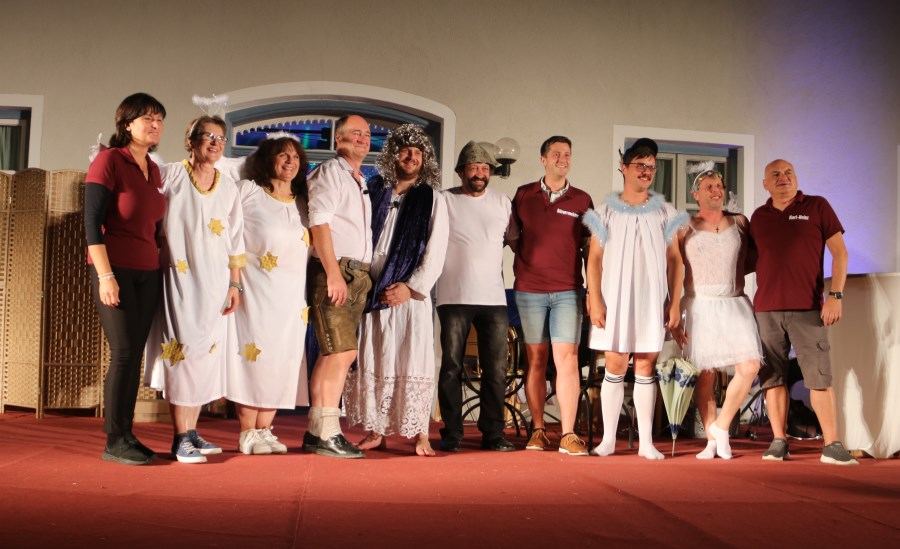 Gruppenbild mit Bürgermeister