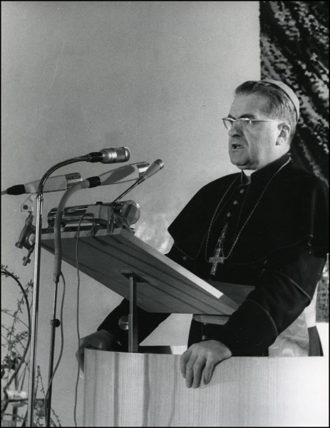Julius Kardinal Döpfner bei einer Ansprache in der Katholischen Akademie in Bayern, 1967