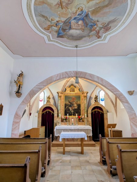 Kirche_Altarraum 26 Hauser