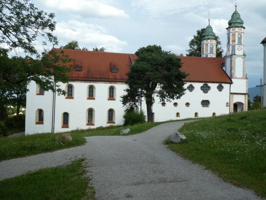 Hl.-Kreuz-Kirche außen