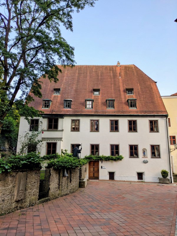 Pfarrhaus mit Pfarrbüro