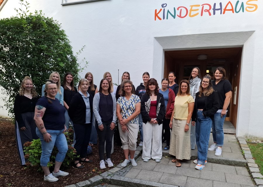 Unser gesamtes Team im Kinderhausjahr 2026/27