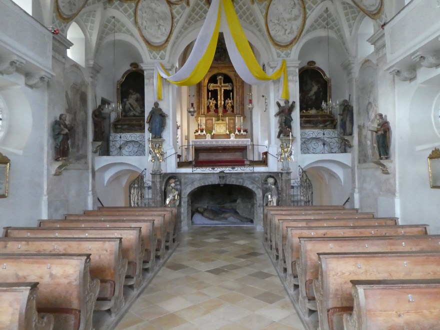 Hl. Kreuzkirche innen