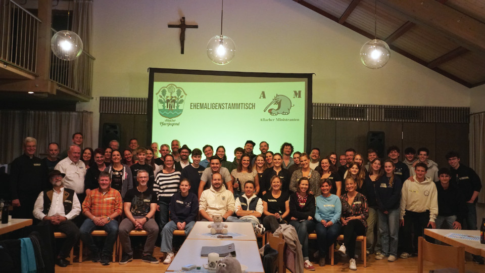 Gruppenfoto Ehemaligenstammtisch 2024 der Allacher Ministranten und der Pfarrjugend Allach